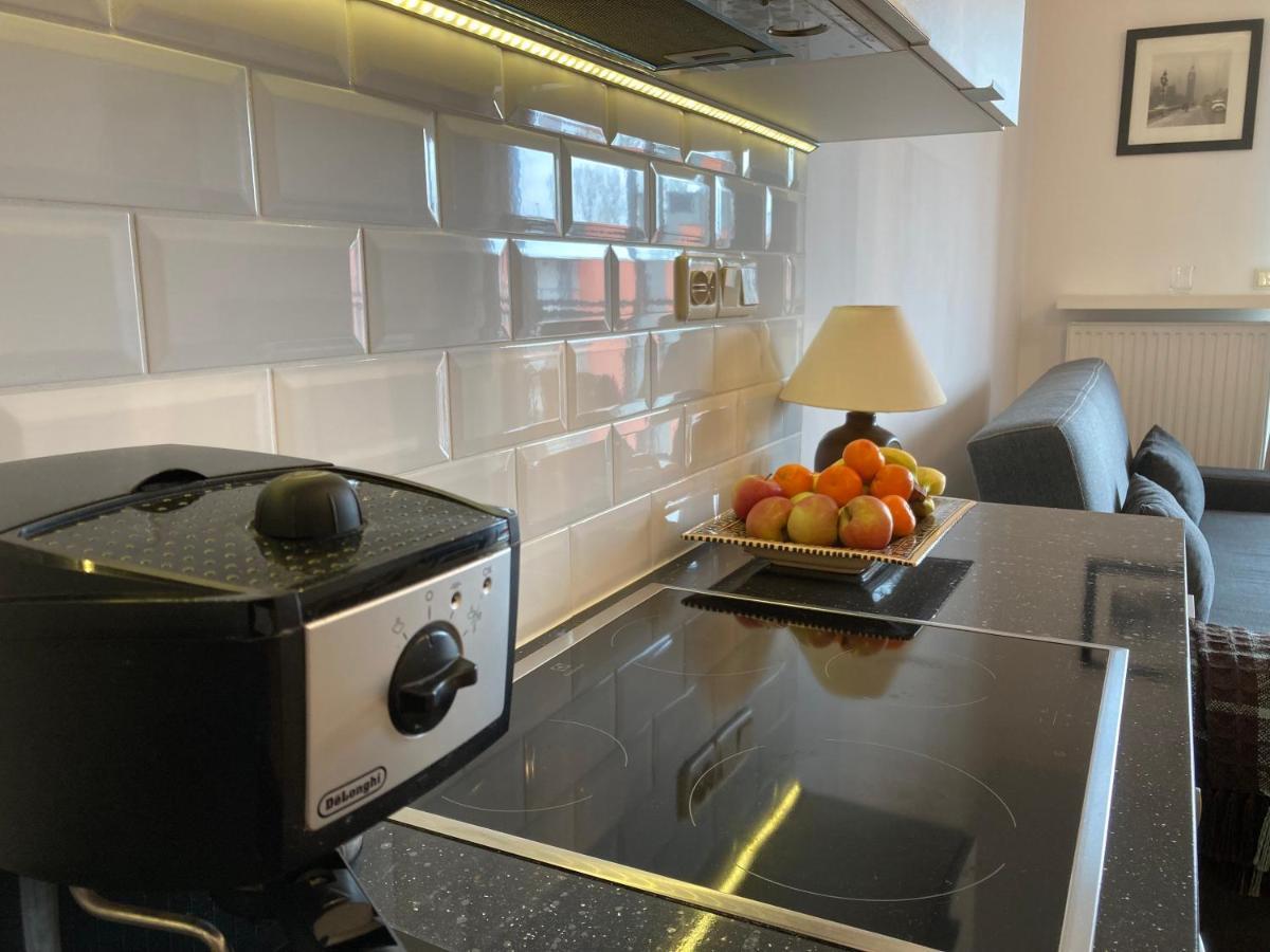 Modern In Centre Of +free Parking Apartament